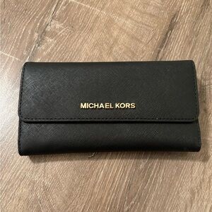 EUC Michael Kors Leather Snap Front Wallet